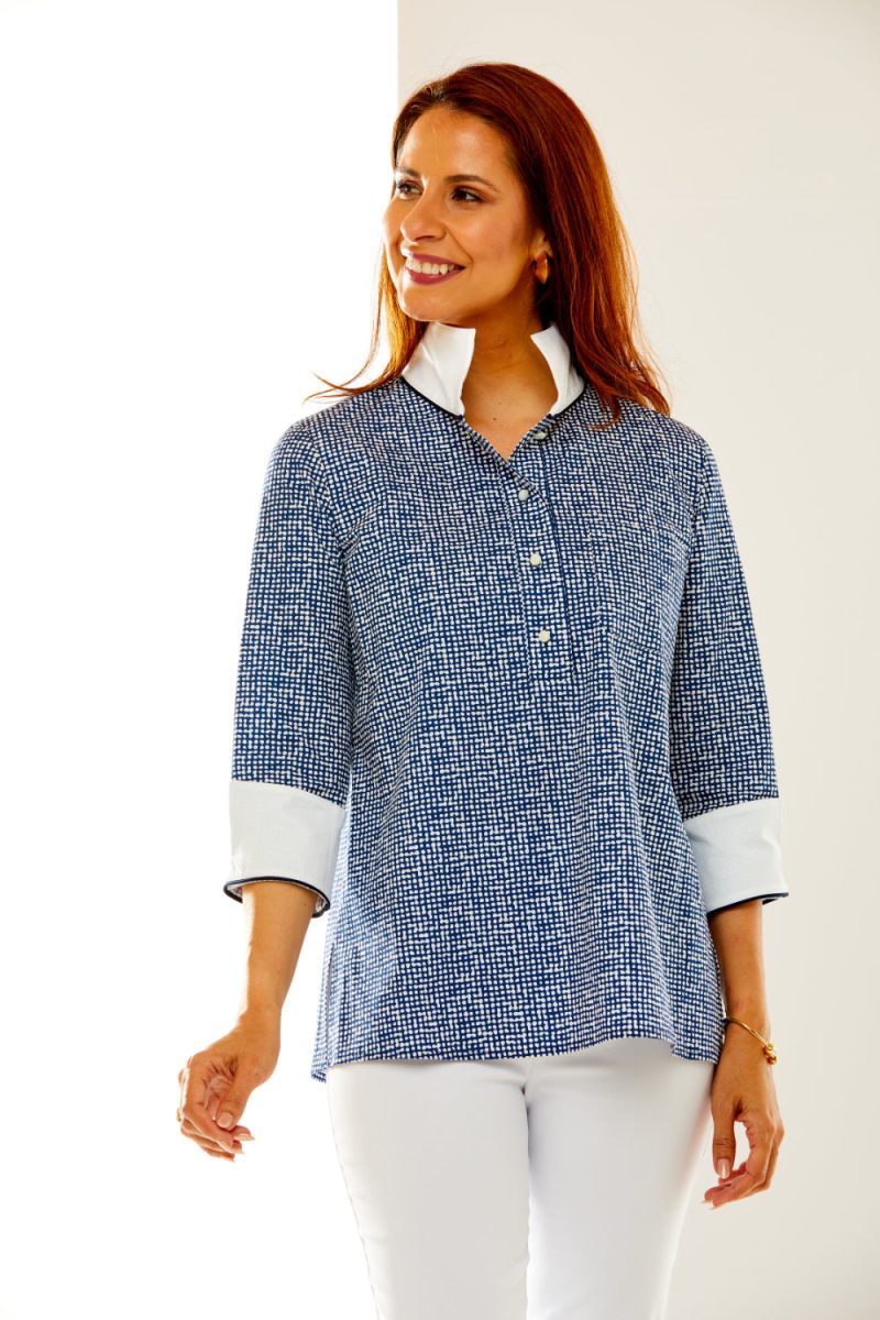 Woman in Daniella tunic