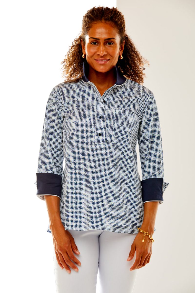 Woman in Daniella tunic